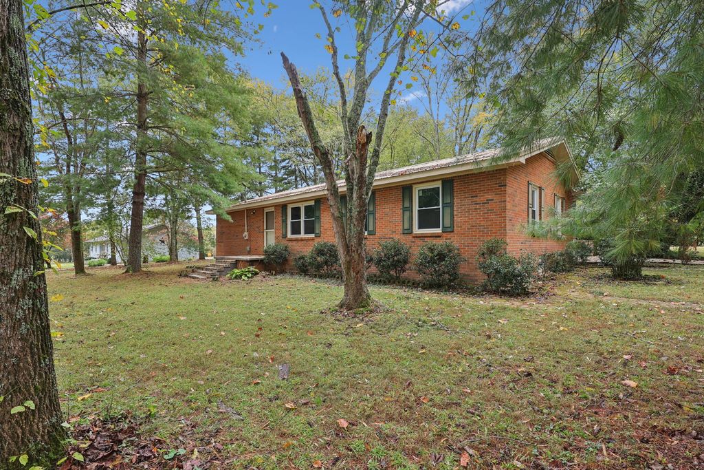 64 Carson Dr, Winchester, TN 37398
