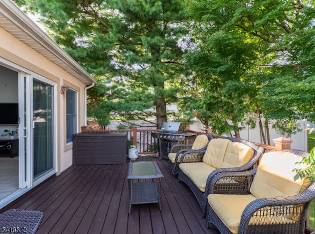 565 Center St, Wood-ridge Boro, NJ 07075