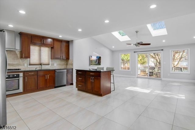 565 Center St, Wood-ridge Boro, NJ 07075