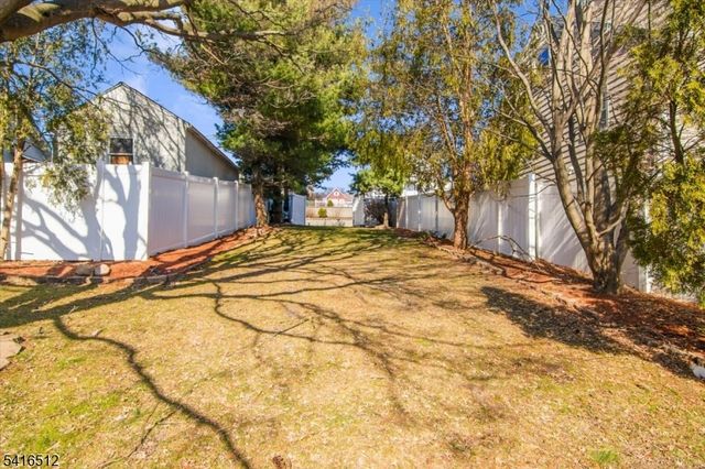 565 Center St, Wood-ridge Boro, NJ 07075