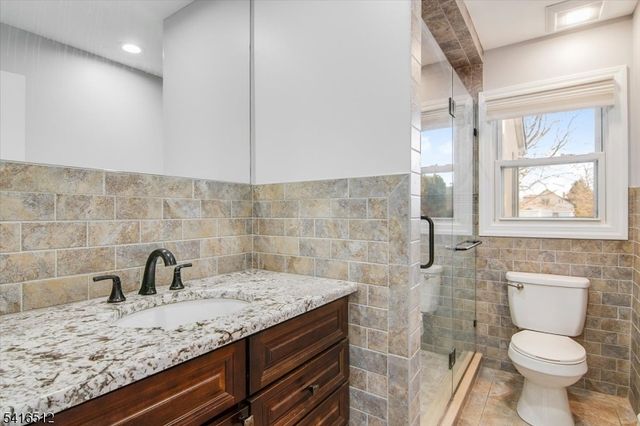 565 Center St, Wood-ridge Boro, NJ 07075