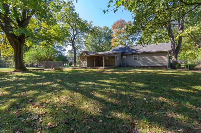 766 Northwood Dr, Huntingdon, TN 38344