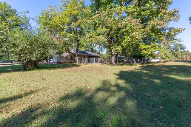 766 Northwood Dr, Huntingdon, TN 38344