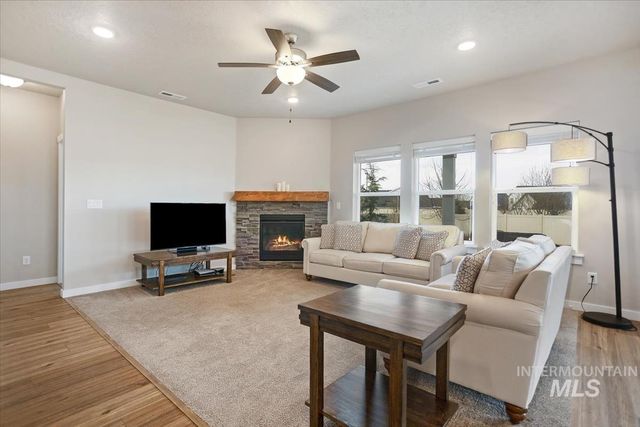 3729 S Maple Ridge Ave, Nampa, ID 83686