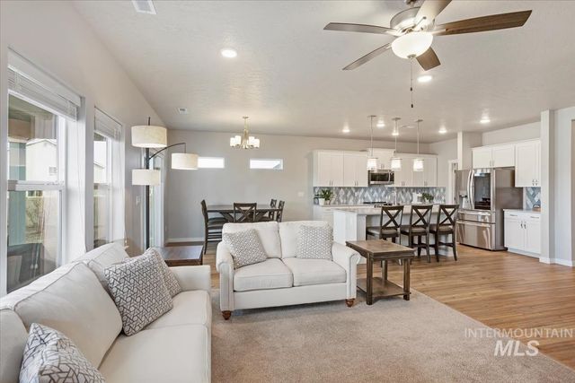 3729 S Maple Ridge Ave, Nampa, ID 83686