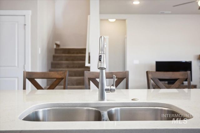 3729 S Maple Ridge Ave, Nampa, ID 83686