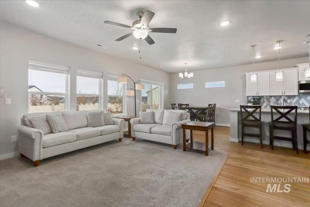 3729 S Maple Ridge Ave, Nampa, ID 83686