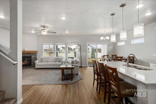 3729 S Maple Ridge Ave, Nampa, ID 83686