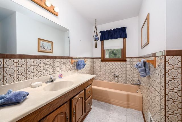 7600 Richland Avenue, Kansas City, KS 66111