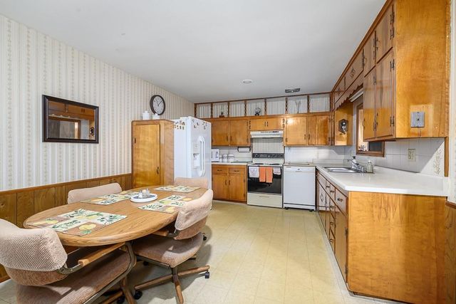 7600 Richland Avenue, Kansas City, KS 66111