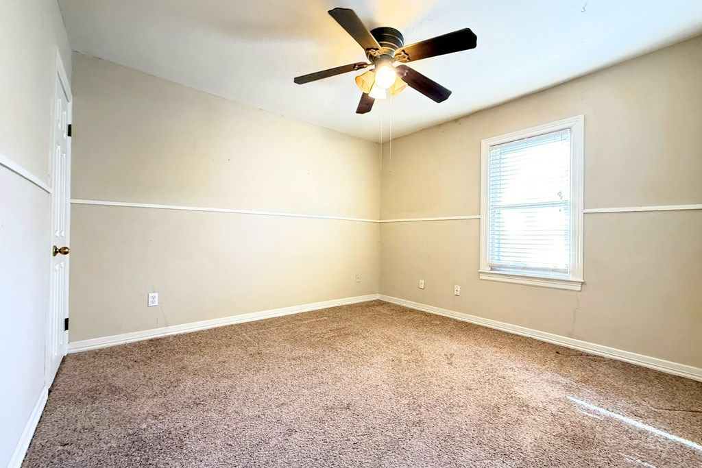 Image 5 of property listing at 1520 S Harrison St, San Angelo, TX 76901