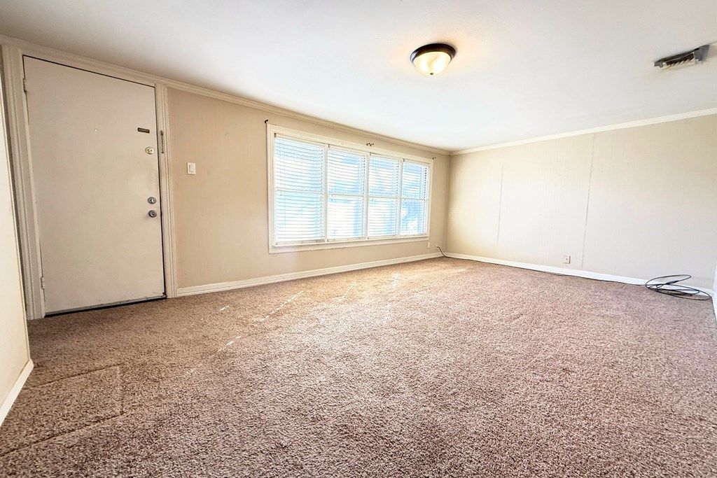 Image 7 of property listing at 1520 S Harrison St, San Angelo, TX 76901