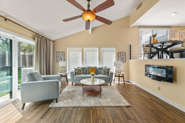 2304 Oak Forest Court, Arlington, TX 76012