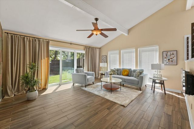 2304 Oak Forest Court, Arlington, TX 76012