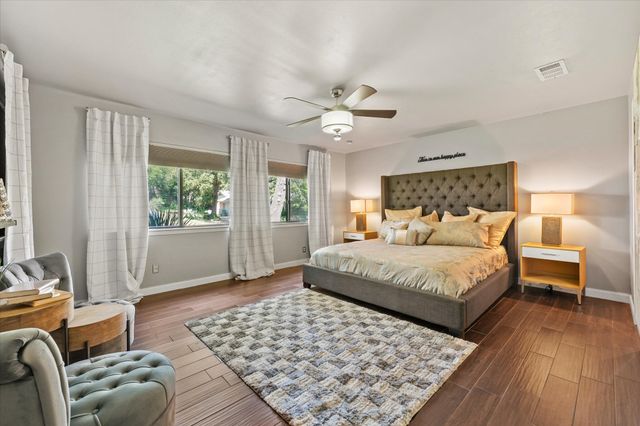 2304 Oak Forest Court, Arlington, TX 76012