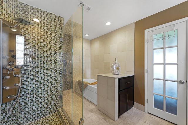 2304 Oak Forest Court, Arlington, TX 76012