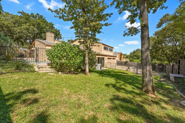 2304 Oak Forest Court, Arlington, TX 76012