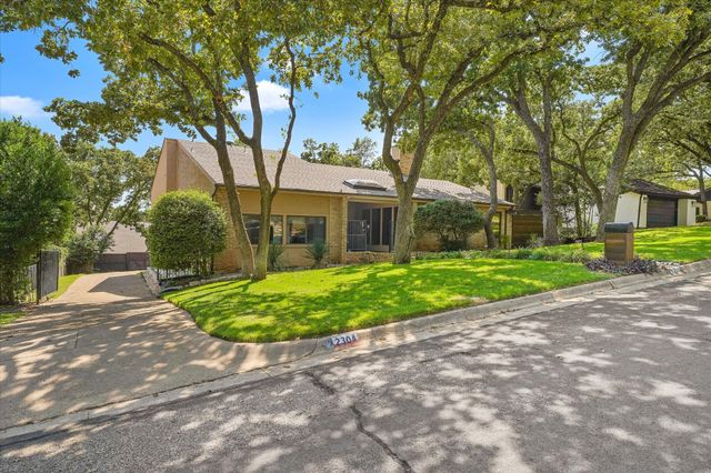 2304 Oak Forest Court, Arlington, TX 76012