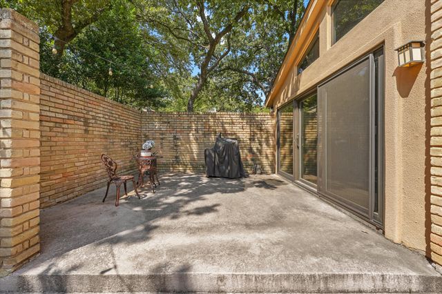 2304 Oak Forest Court, Arlington, TX 76012