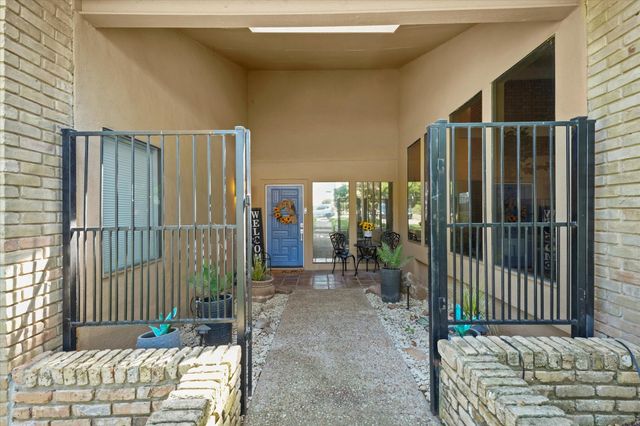 2304 Oak Forest Court, Arlington, TX 76012