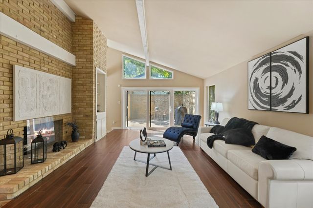 2304 Oak Forest Court, Arlington, TX 76012