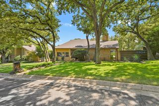 2304 Oak Forest Court, Arlington, TX 76012