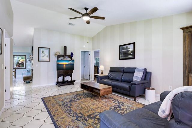 3725 SE Middle Street, Stuart, FL 34997