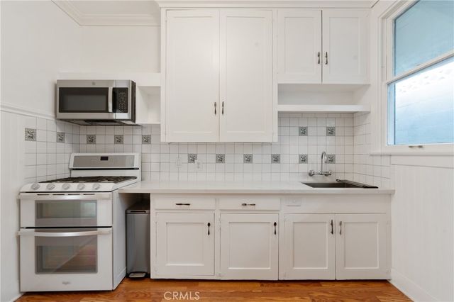 1325 E Altadena, Altadena, CA 91001