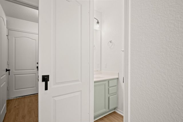 600 Sheep Trail DR, Kyle, TX 78640