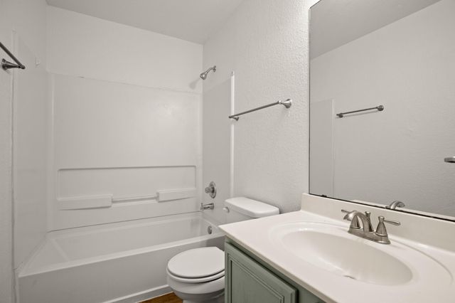 600 Sheep Trail DR, Kyle, TX 78640