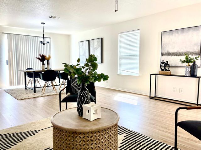 600 Sheep Trail DR, Kyle, TX 78640