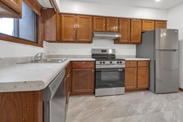 1225 Whispering Hills Court 3B, Naperville, IL 60540