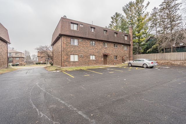 1225 Whispering Hills Court 3B, Naperville, IL 60540