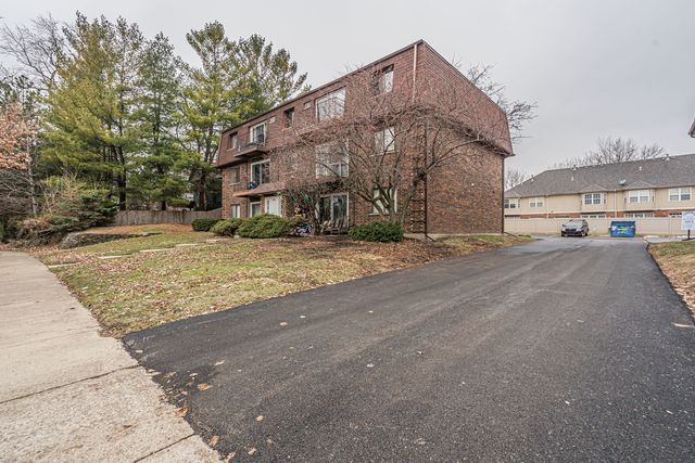 1225 Whispering Hills Court 3B, Naperville, IL 60540