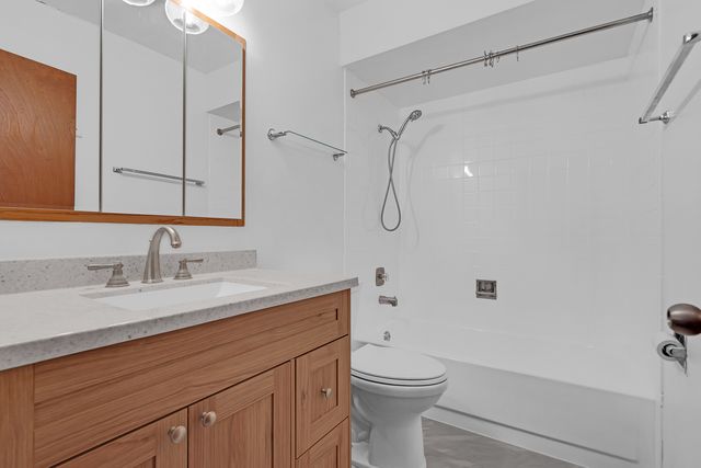 1225 Whispering Hills Court 3B, Naperville, IL 60540