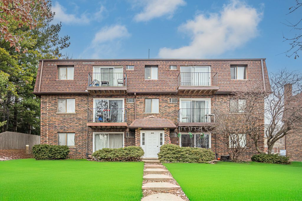 1225 Whispering Hills Court 3B, Naperville, IL 60540