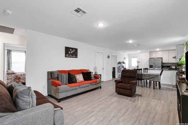 9015 LUNAR CV, San Antonio, TX 78252