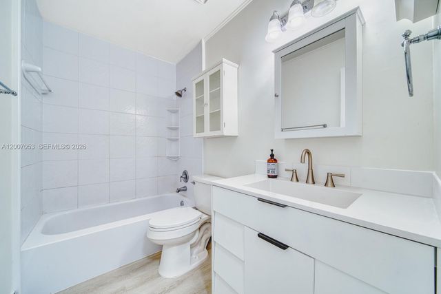 1720 NW 92nd Ave, Pembroke Pines, FL 33024