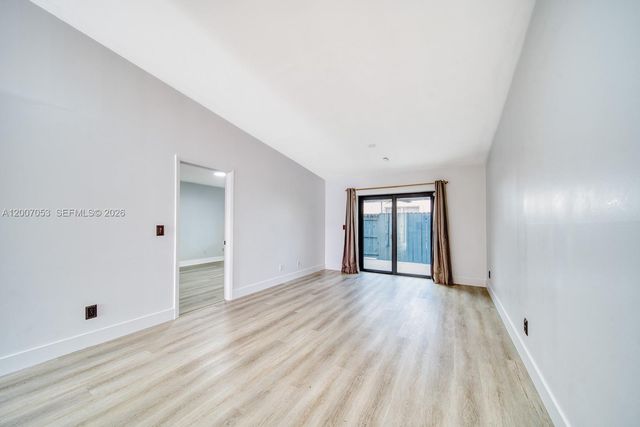 1720 NW 92nd Ave, Pembroke Pines, FL 33024