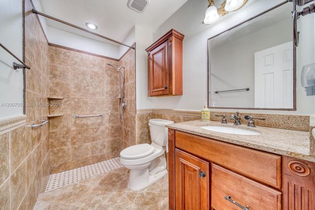 1720 NW 92nd Ave, Pembroke Pines, FL 33024