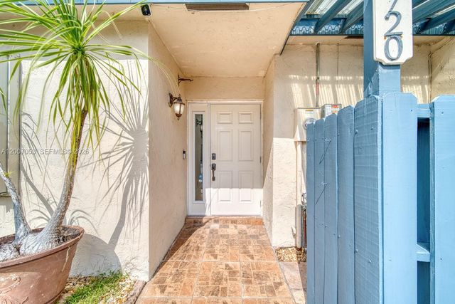 1720 NW 92nd Ave, Pembroke Pines, FL 33024