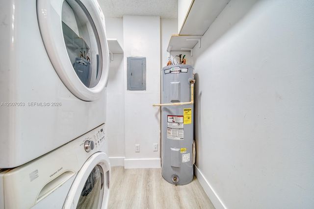 1720 NW 92nd Ave, Pembroke Pines, FL 33024