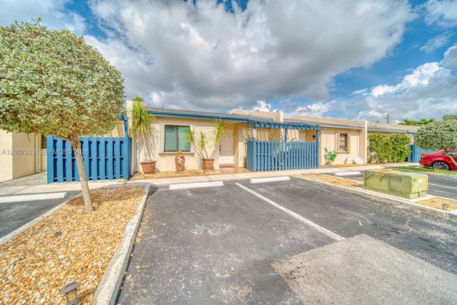 1720 NW 92nd Ave, Pembroke Pines, FL 33024