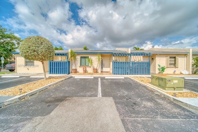 1720 NW 92nd Ave, Pembroke Pines, FL 33024