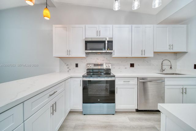 1720 NW 92nd Ave, Pembroke Pines, FL 33024