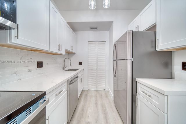 1720 NW 92nd Ave, Pembroke Pines, FL 33024