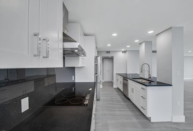 2751 S Ocean Drive 1008, Hollywood, FL 33019