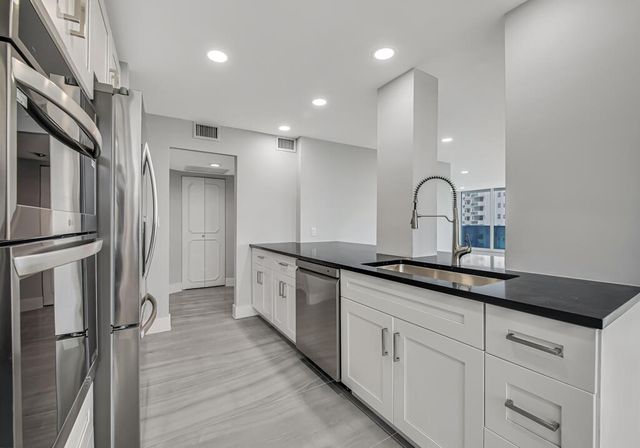 2751 S Ocean Drive 1008, Hollywood, FL 33019