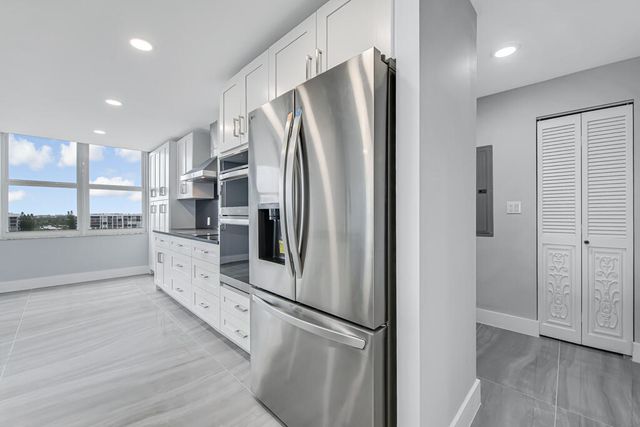 2751 S Ocean Drive 1008, Hollywood, FL 33019