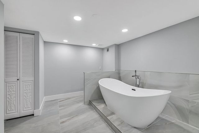 2751 S Ocean Drive 1008, Hollywood, FL 33019